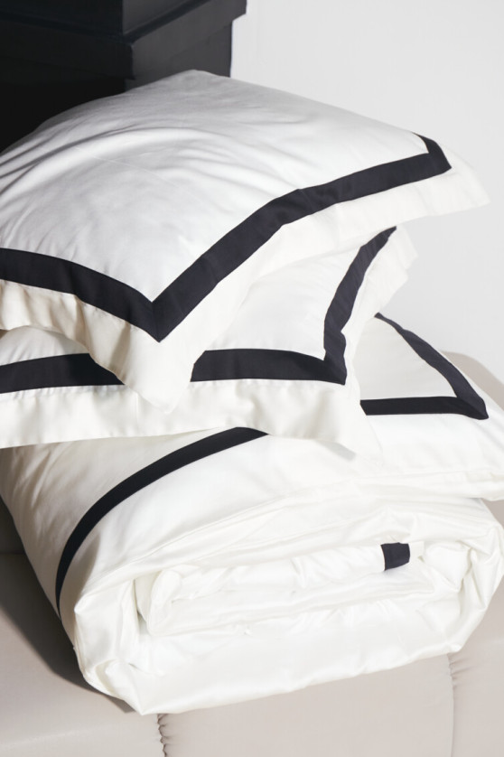 Milk with wide black trim №1