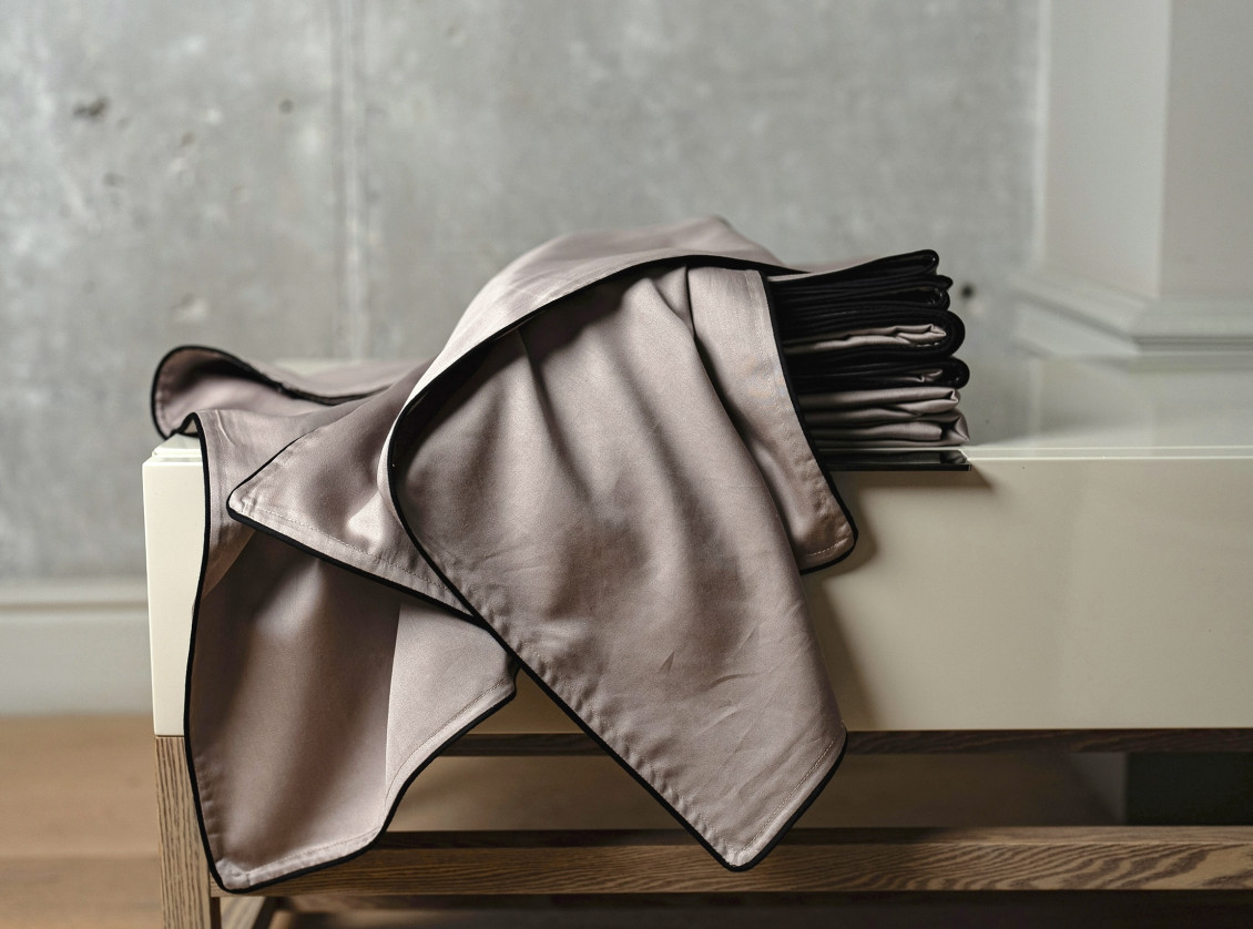 Taupe with black trim №1